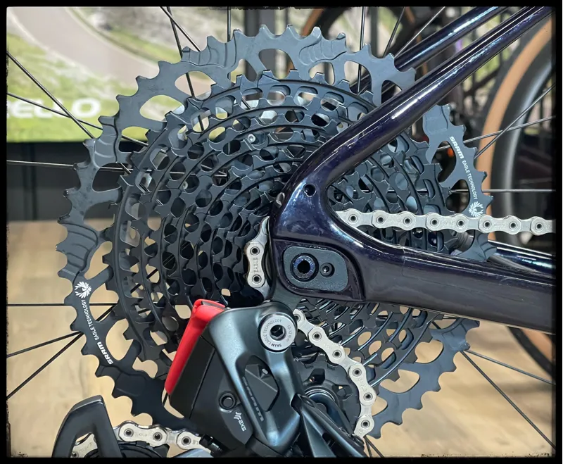 Revolt X Advanced Pro 0 Medium Airglow/Black 2023Currant-5